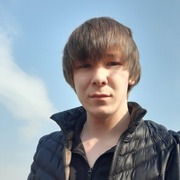 артем, 22, Батырева