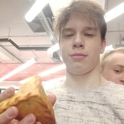 Юрий, 18, Санкт-Петербург