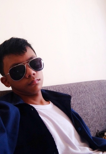 Моя фотография - andreavallen dellyco, 21 из Джакарта (@andreavallendellyco)