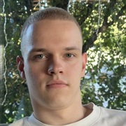 Максим, 21, Москва